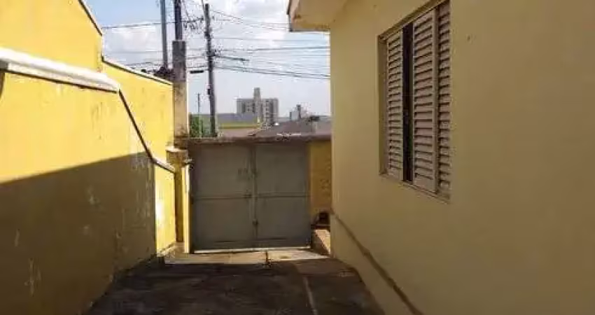 Imóvel comercial para venda possui 156 metros quadrados com 3 quartos sendo 1 suíte.