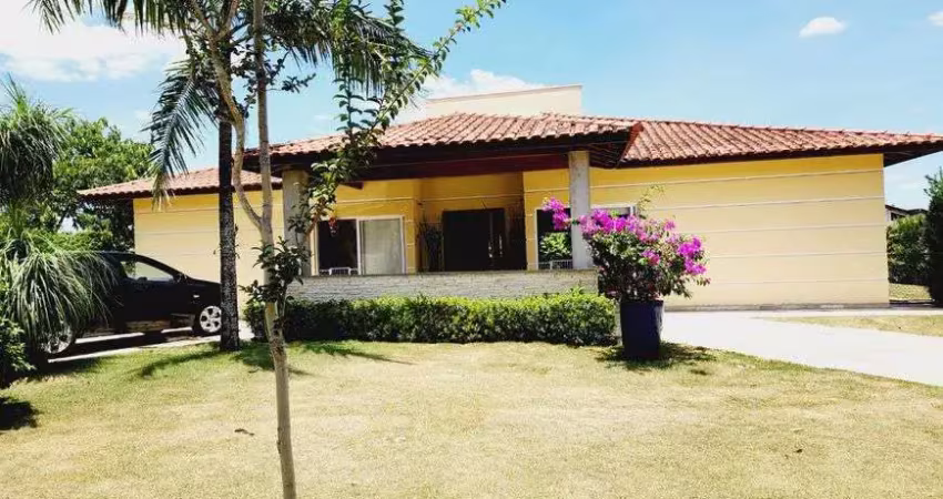 Casa de condomínio térrea para venda possui 266 metros quadrados com 3 quartos sendo 3 suites