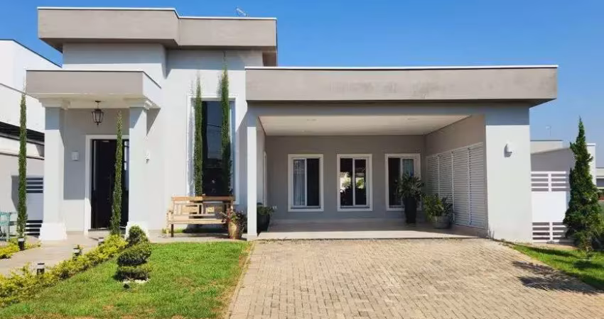Casa para venda possui 285 metros quadrados com 3 quartos sendo 3 suítes