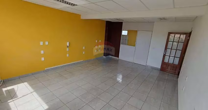 Sala comercial para locação com aproximadamente 100m² proximo ao perim na mata da praia