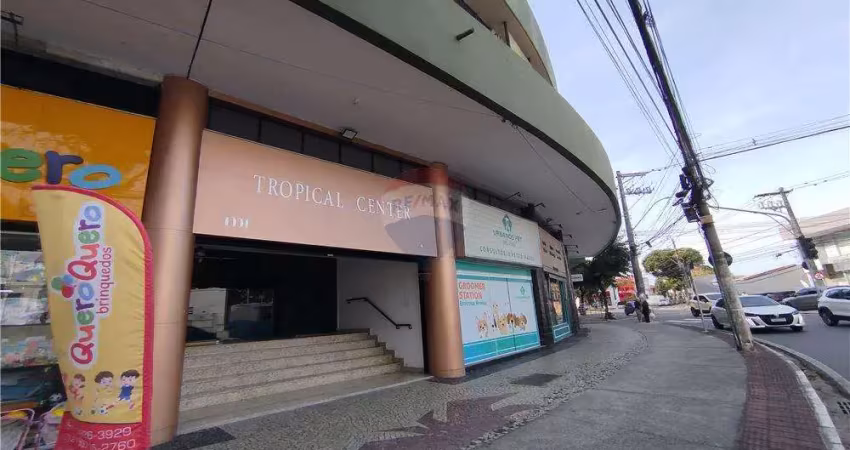 Sala comercial com aproximadamente 55m² para locação na mata da praia no ed tropical center