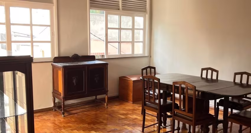 'Amplo Apartamento 3/4 com Dependência no Corredor da Vitória!'