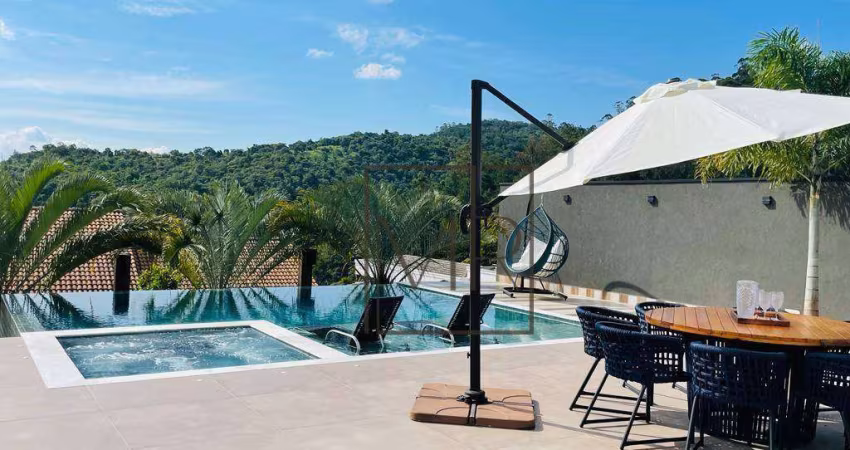 Casa de Alto padrão, à venda com 4 suítes, 600m² por R$ 5.350.000,00 no Condomínio Porto Atibaia.