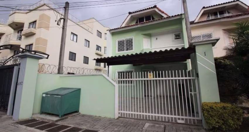 Sobrado com 3 Quartos para alugar, 120 m² por R$ 3.699/mês - Santa Felicidade - Curitiba/PR