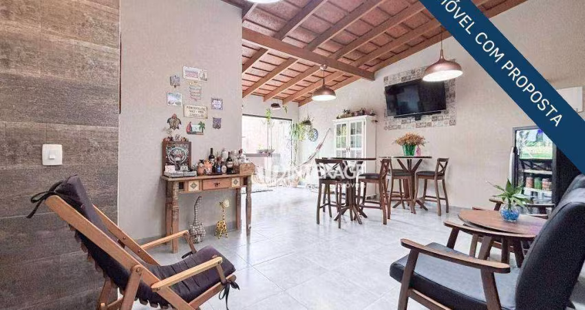 Sobrado com 3 Quartos à venda, 188 m² por R$ 1.050.000 - Santa Felicidade - Curitiba/PR