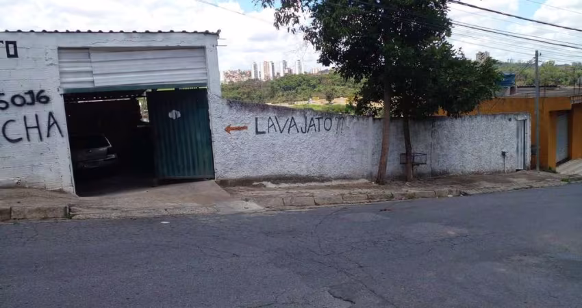 Casa de 02 quartos, próximo ao  shopping Del Rey