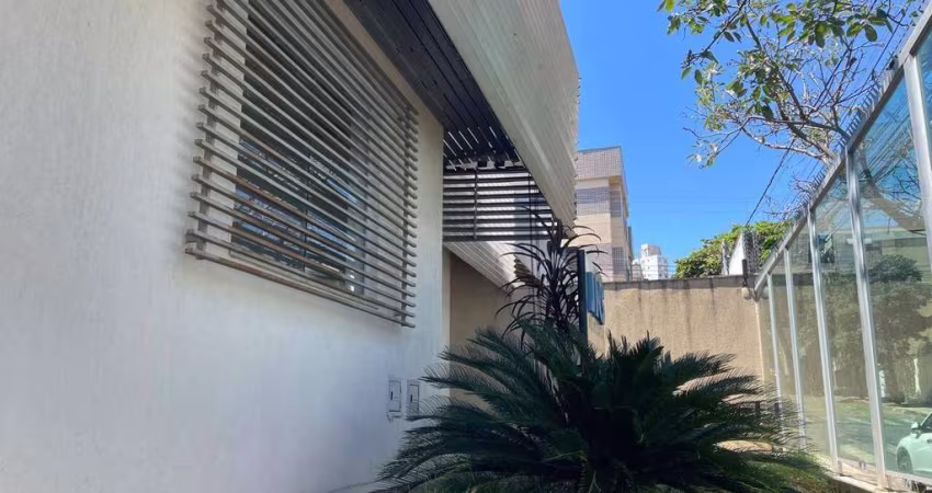 Casa comercial de 04 escritórios, cozinha, sala de reunião