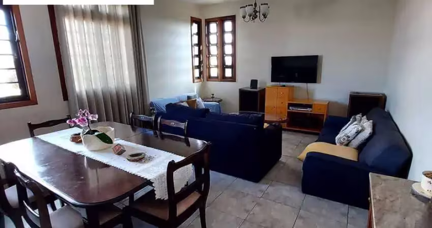 Casa com 3 quartos sendo 1 suite , 2 lojas em lote 384m2. bairro caiçara