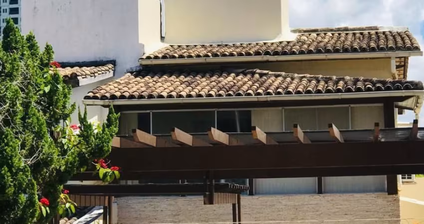 CASA À VENDA, 9 QUARTOS (8 SUÍTES), EM PATAMARES COLINA B1 - SALVADOR/BA