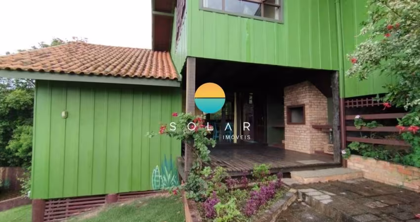 Casa Com Vista Ampla Para o Mar à Venda, com 3 dormitórios em um terreno de 980m², a aprox. 280m da Praia Grande em Penha/SC. Ref. 442