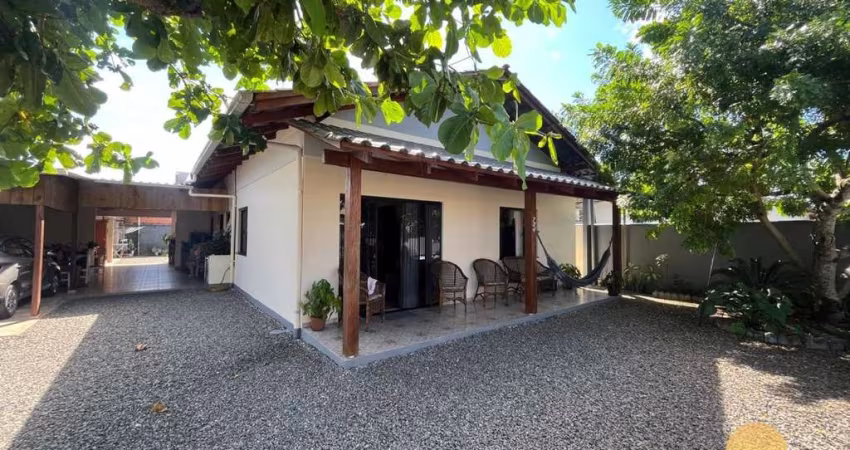 Casa Para Vender com 4 quartos 2 suítes na Praia da Armação em Penha/SC. Ref. 460