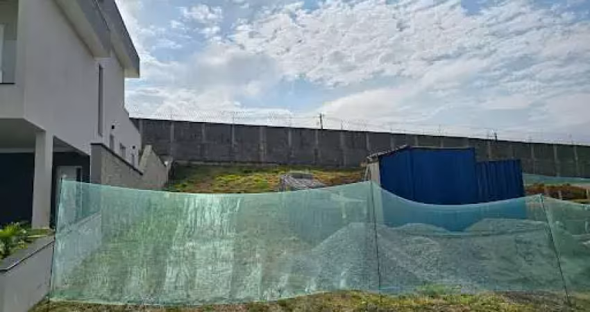 Lote com vista privilegiada e 275m² de área total no condomínio cataguá way sul em taubaté sp