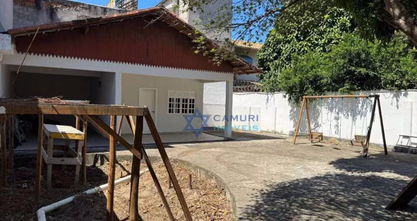Espaçosa Área com Casa para Creche ou Afins na Praia da Costa