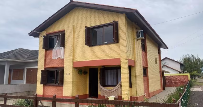 Casa para Venda em Torres, Praia Paraíso, 3 dormitórios, 2 banheiros, 2 vagas