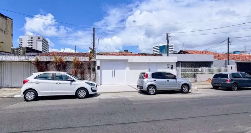 Casa com 4 suítes e ponto comercial na Gruta de Lourdes - R$ 650.000
