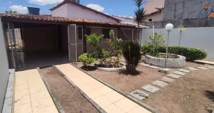 Casa residencial para venda em rua pública, caseb, feira de santana, 3 quartos, 1 suíte, 1 sala, 1 banheiro, 2 vagas, 300m² área total.