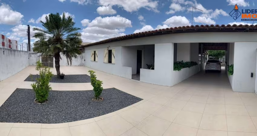 Casa residencial para Venda em rua pública, Muchila, Feira de Santana, 5 quartos, 1 suíte, 1 sala, 2 banheiros, 5 vagas, 600m² área total.