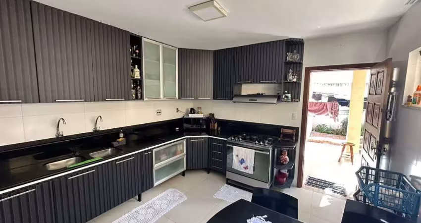 Casa residencial duplex para venda em condomínio fechado em catu de abrantes, camaçari, 5 quartos, sendo 4 suítes, 3 salas, 5 banheiros, 4 vagas, 392