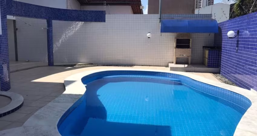 Casa na Santa Mônica, Alto Padrão, 5 Suítes, Varandas, Área Gourmet, Piscina, para Venda, Área Total de 405 m², em Feira de Santana.