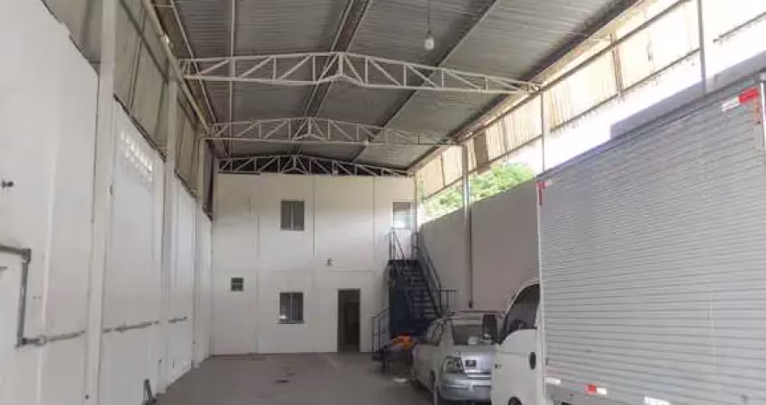 Galpão comercial para locação em rua pública, sim, feira de santana, 1 sala, 1 banheiro, 300m² área total.