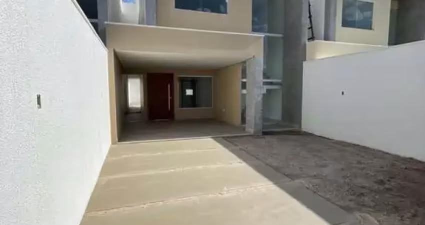 Casa duplex no sim, alto padrão, 3 suítes, closet, área gourmet, para venda, em via pública, em feira de santana, área de 220 m².
