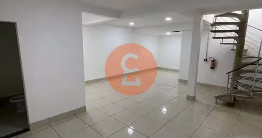 Sala comercial de 83m² com um andar subsolo no posto petromix