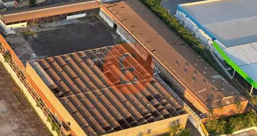 Venda ou aluga area de 27.000 m² com 12.000 m² de barracão à 2 km do centro