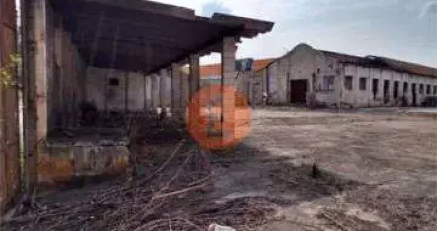 Área urbana no início do bairro santa terezinha com 17.000 m², topografia plana