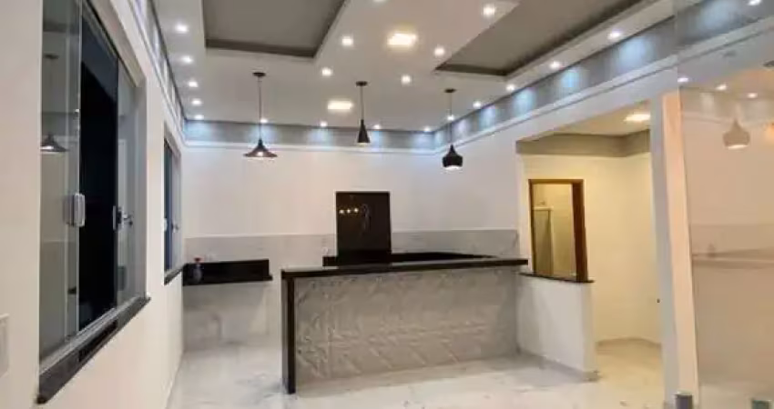 Casa à venda 105m² / 3 quartos (1 suíte) / 2 banheiros / 3 vagas