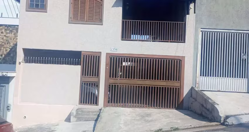 Casa assobradada no carrão – espaço, conforto e churrasqueira te esperando