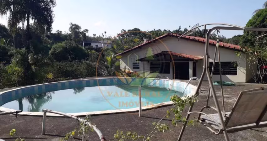 Excelente chácara de 3.200 m² em jacareí com piscina e pomar! ch00138