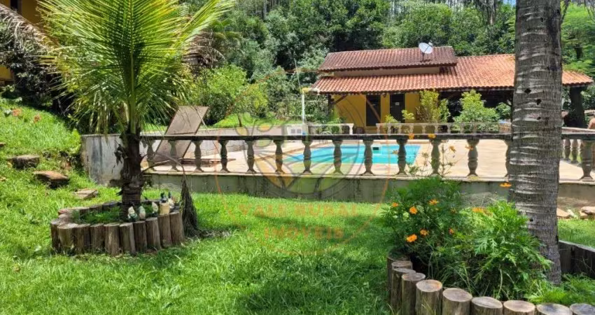 Chácara com piscina e 3 casas em jambeiro - ch00349