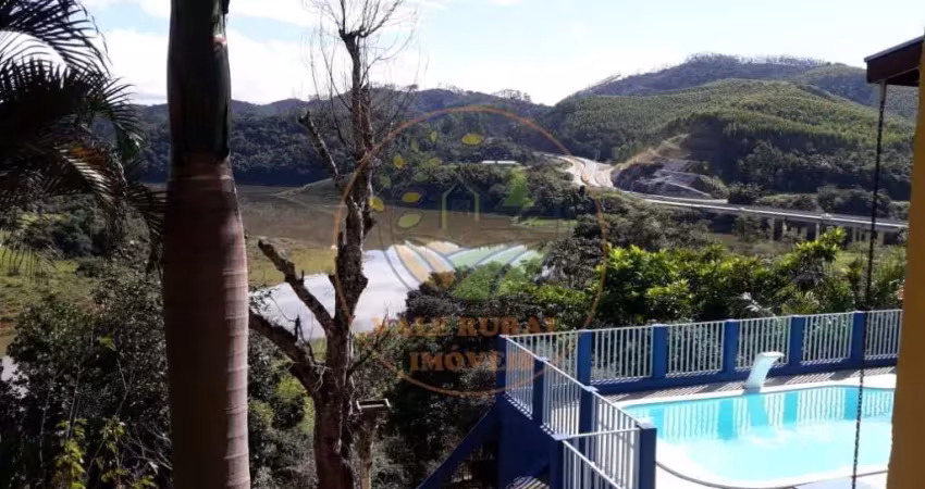 Excelente chácara com acesso á represa de paraibuna  ch00361