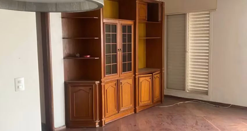 Moema com super localização, possibilidade de reverter e ter o terceiro quarto numa das quadras mais cobiçadas de moema