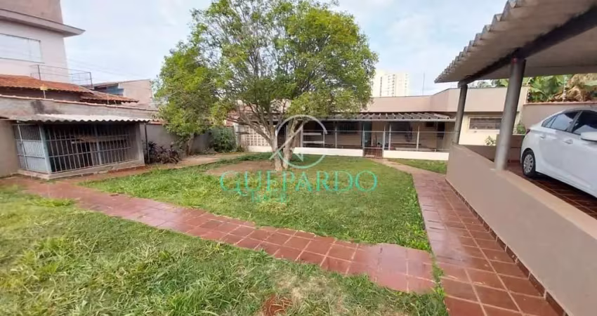 Casa á venda a 100m da  av. santos dumont com 124m²  de área construída-, 02 dormitórios (01 suíte)