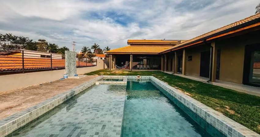 Casa à Venda no Condomínio Colinas do Mosteiro de Itaici - Indaiatuba/SP