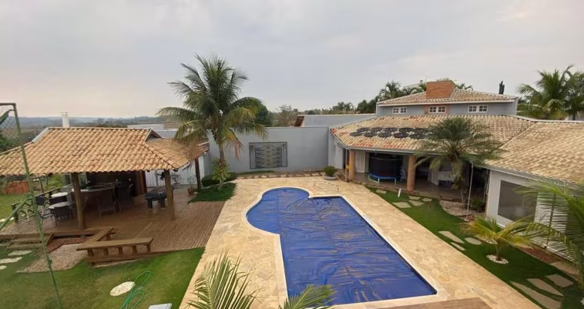 Casa à Venda no Condomínio Zuleika Jabour - Salto/SP.