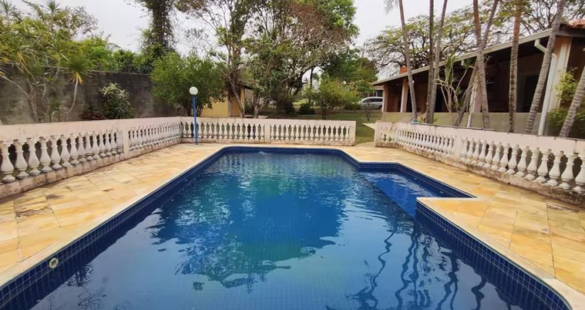 Casa à Venda no Condomínio Zuleika Jabour - Salto/SP.