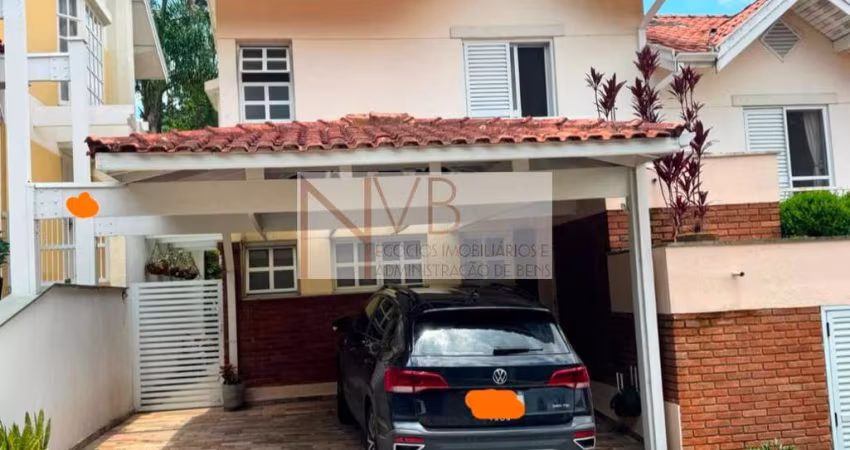 Casa no Villagio da Granja: 4 Dormitórios com piscina!