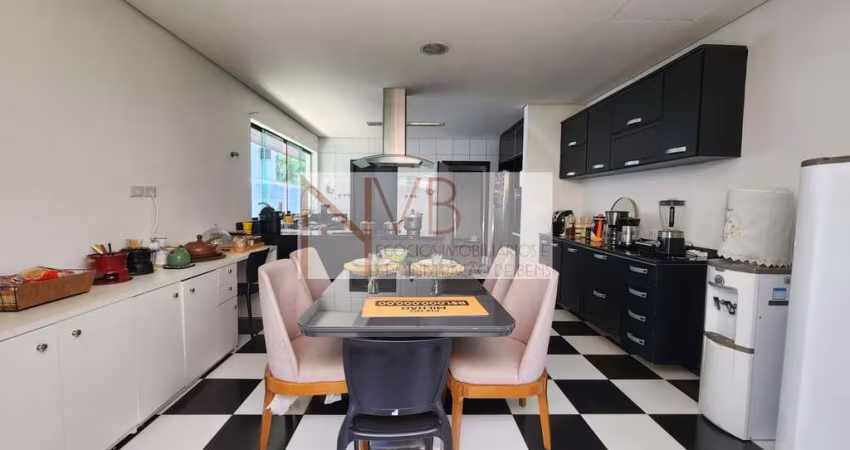 Casa à Venda SP II: 6 Dormitórios e 3 Suítes - R$ 1.300.000