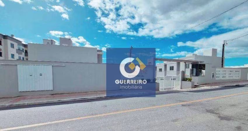 Casa com 2 dormitórios para alugar, 50 m² por R$ 2.152,00/mês - Espinheiros - Itajaí/SC