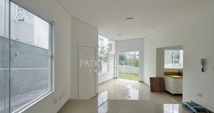 Sobrado Novo, primeira locação, em Condomínio Fechado, 03 Dormitórios, 1 Vaga de Garagem, Santa Cândida - Curitiba/PR