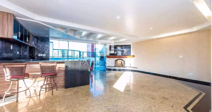 Cobertura com 240.96 m², 3 quartos sendo 2 suítes para alugar no bairro centro.