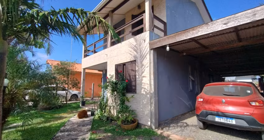 Amplo sobrado 4 dormitórios sendo um térreo em Capão Novo, 50% de entrada e saldo em 24x