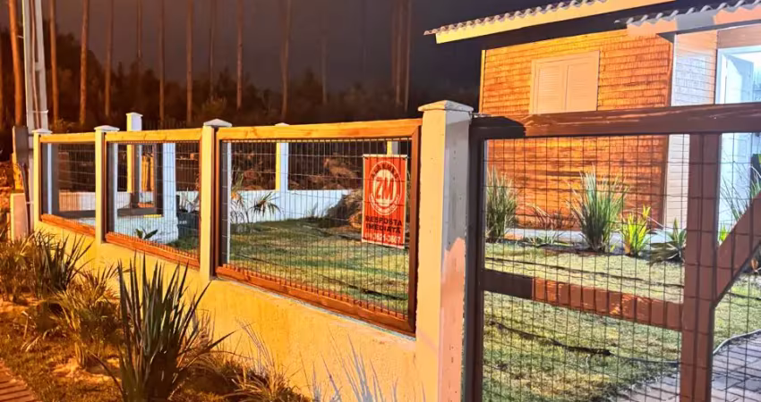 Linda casa 2 dormitórios no village em capão novo, ótima localização