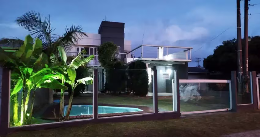 Lindo sobrado 3 dormitórios sendo uma suite em capão, apenas uma quadra do mar