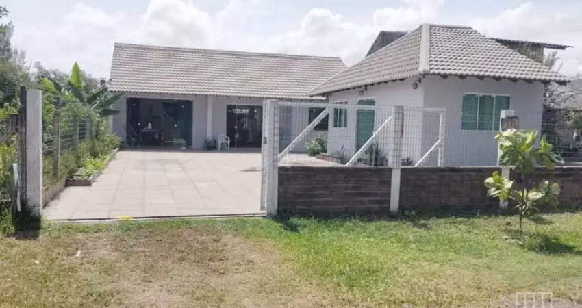 Casa 3 dormitórios na beira mar de capão novo, realmente pé na areia