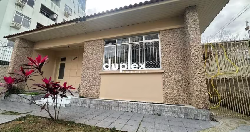 Casa 5 dormitórios sendo 1 suíte, vaga 4 carros e amplo terreno comercial em capoeiras