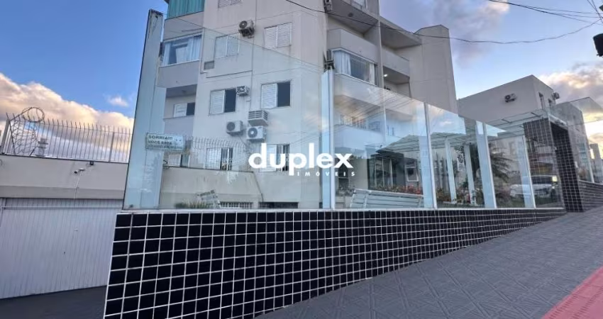 APARTAMENTO COM 2 DORMITÓRIOS SENDO 1 SUITE, SEMIMOBILIADO E COM TERRAÇO