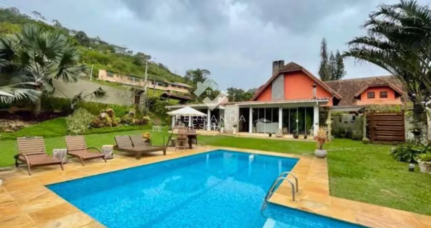 Casa linear com iluminação natural à venda em teresópolis, rj - conforto e qualidade de vida
